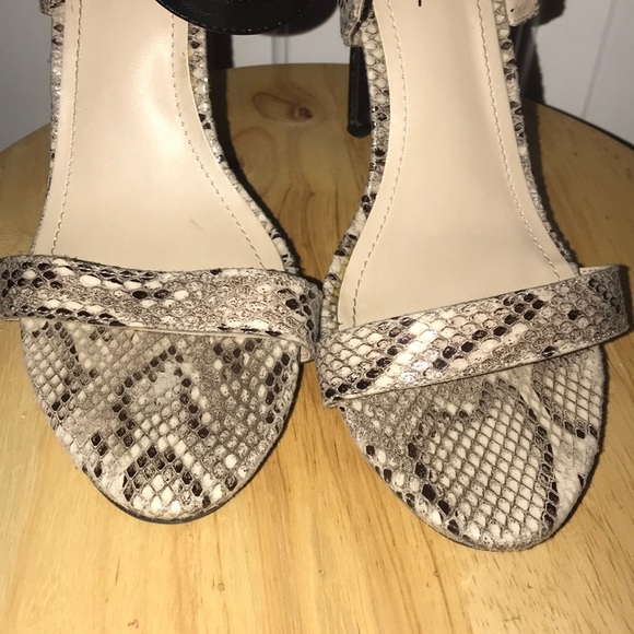 Snake print heels 👠 Size 10 *Like New* - Picture 2 of 5